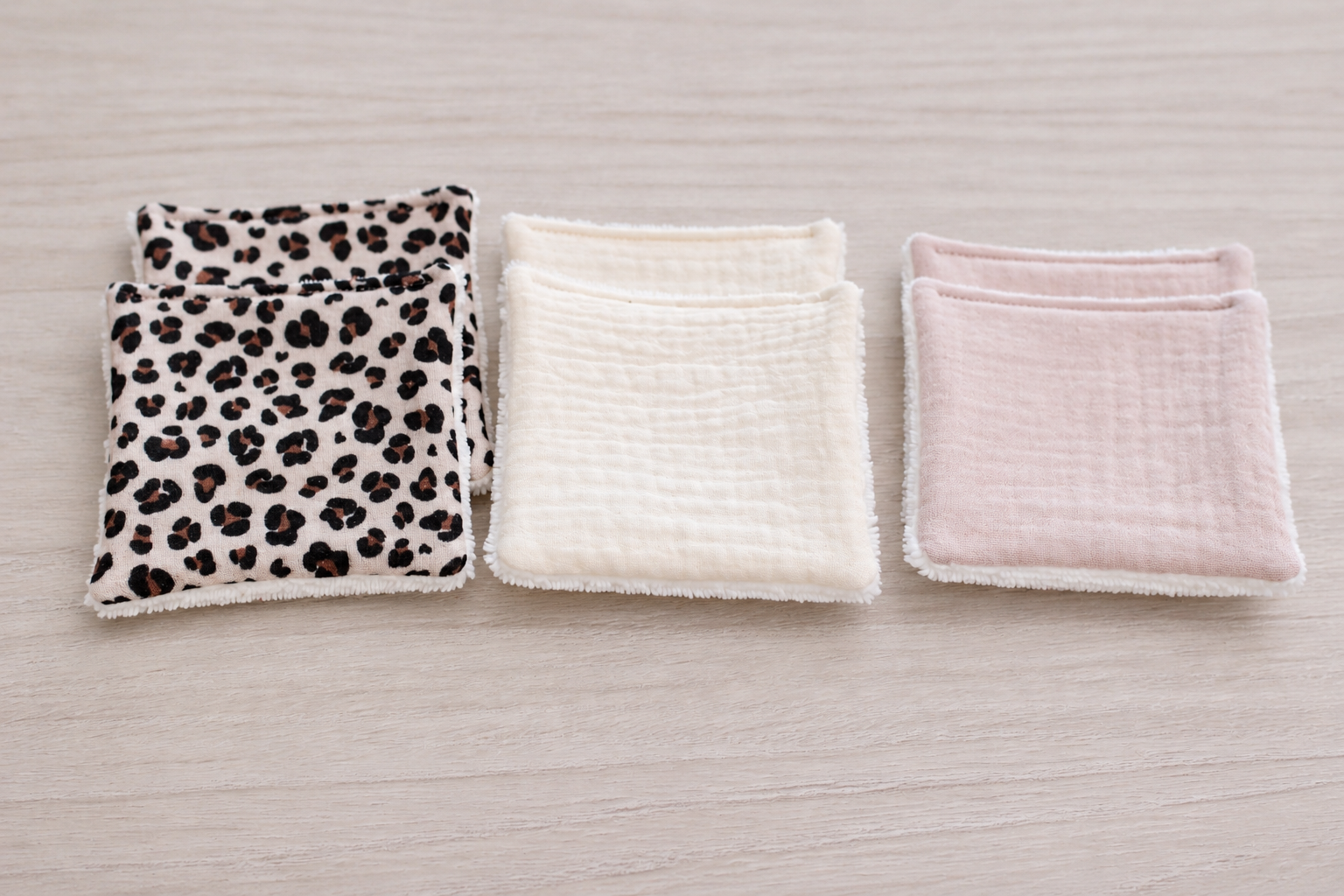 Lot de 6 grandes lingettes lavables en éponge bambou, 2 léopard, 2 écru, 2 nude – Image 4